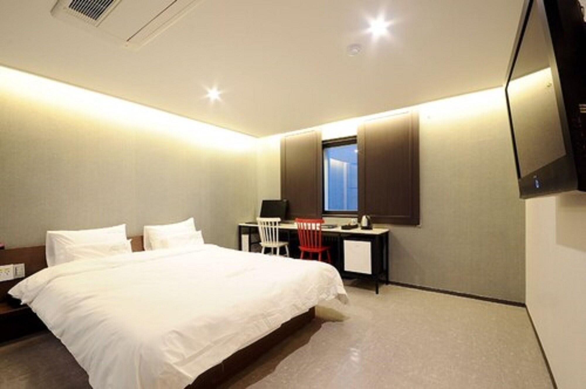 Queens Hotel Seomyeon Busan Exterior photo
